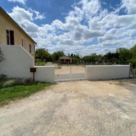 Moulin#3 - 6 Pers -calme-jardin&parking Futuroscope Appartement